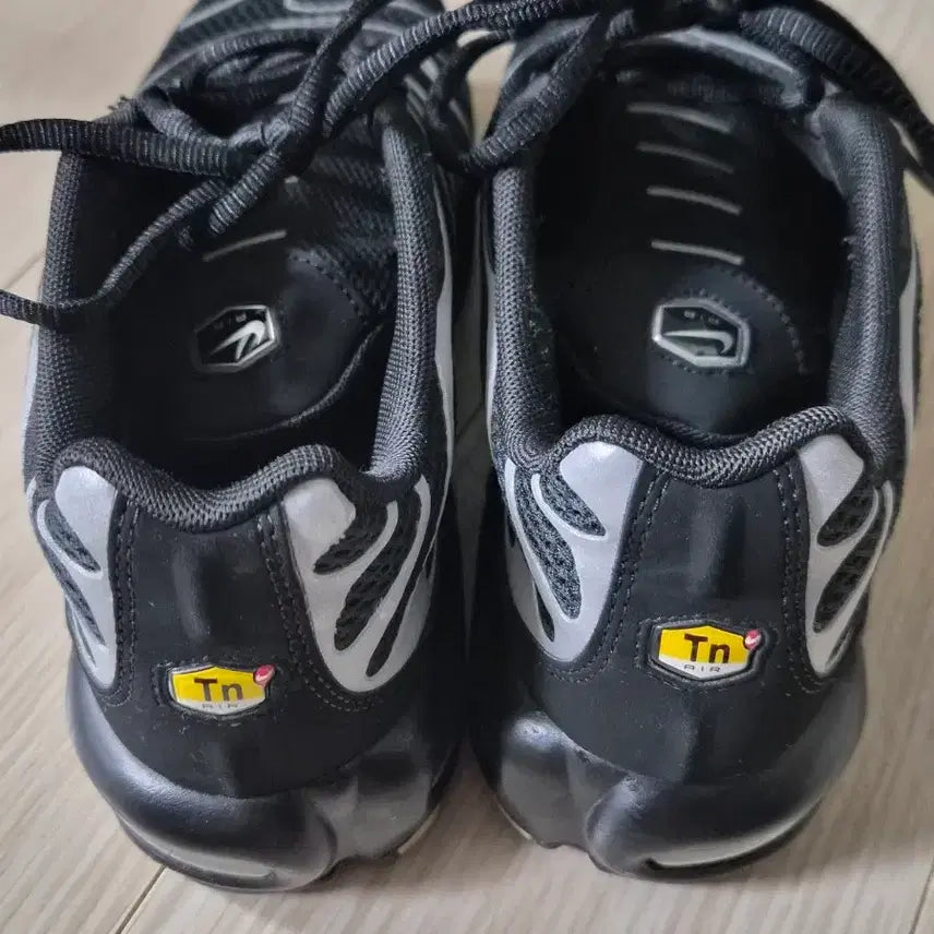 [BUNJANG] Nike Air Max Plus Premium Black Metallic Silver (260mm) / 나이키 에어맥스 플러스 프리미엄 블랙 메탈릭 실버 260