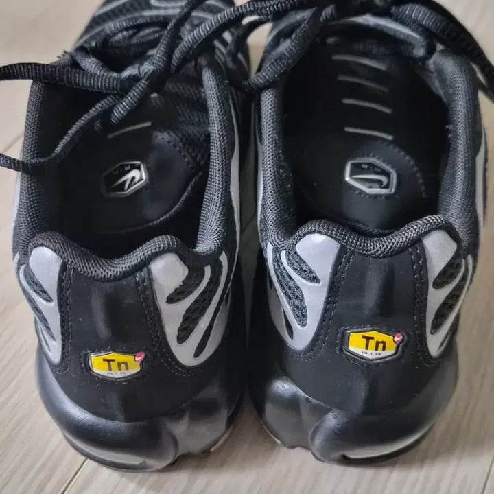 [BUNJANG] Nike Air Max Plus Premium Black Metallic Silver (260mm) / 나이키 에어맥스 플러스 프리미엄 블랙 메탈릭 실버 260