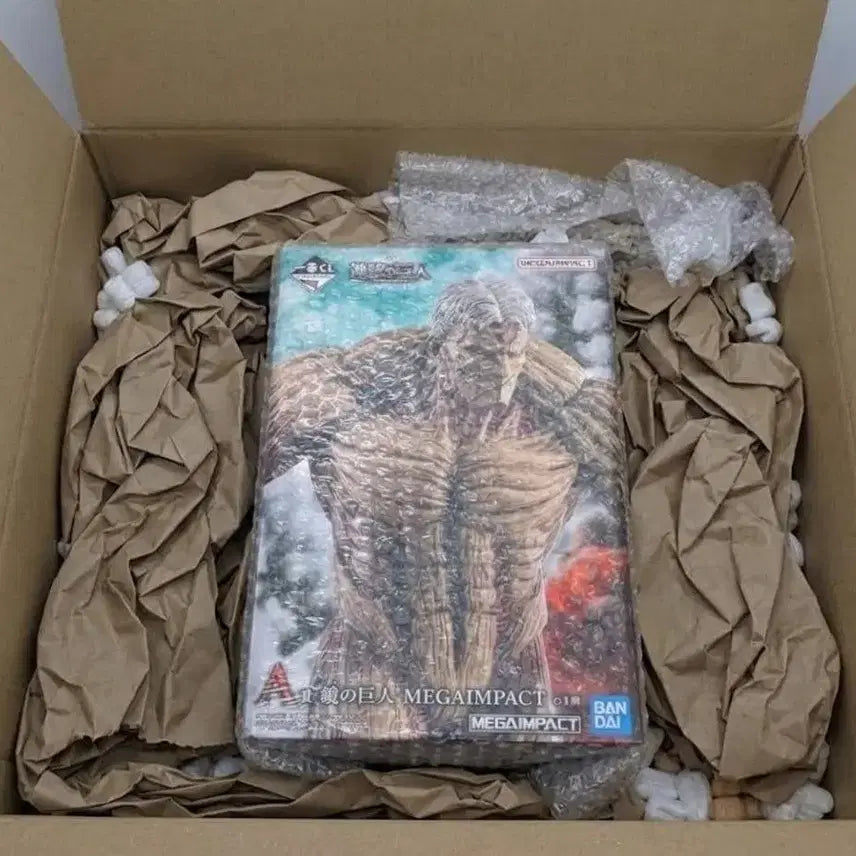 [BUNJANG] Attack on Titan Armored Titan A Ver. Figure (Sealed) / 진격의거인 피규어 갑옷거인 a상 미개봉 팝니다!!