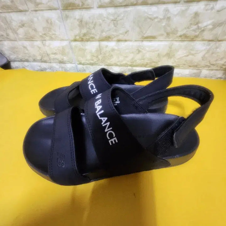 [BUNJANG] New Balance Sandals 240 / 여 뉴발란스  샌들ㅡ240