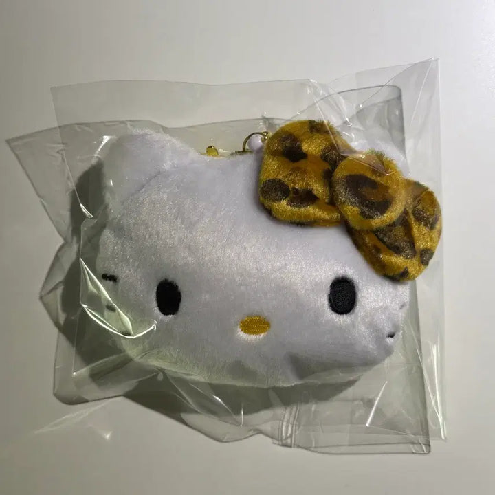 [BUNJANG] Sanrio Hello Kitty Leopard Face Reel Pass Wallet / 산리오 헬로키티 호피 키티 페이스 릴패스 지갑 판매