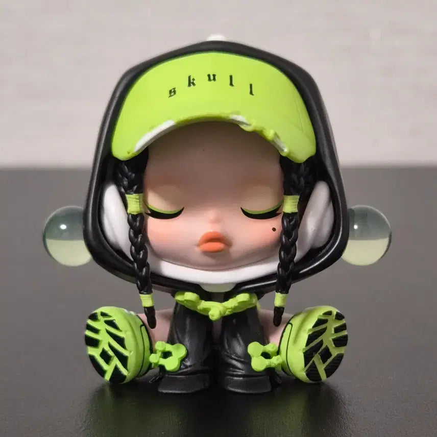 [BUNJANG] Pop Mart Skullpanda City of Night Series Traveller Figure / [팝마트] 6.5cm 스컬판다 피규어 5탄 시티오브나이트 시리즈 여행가