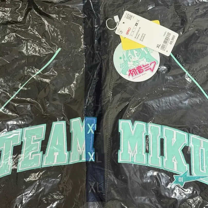 [SOLD OUT] 스파오 하츠네 미쿠 윈드브레이커 XL