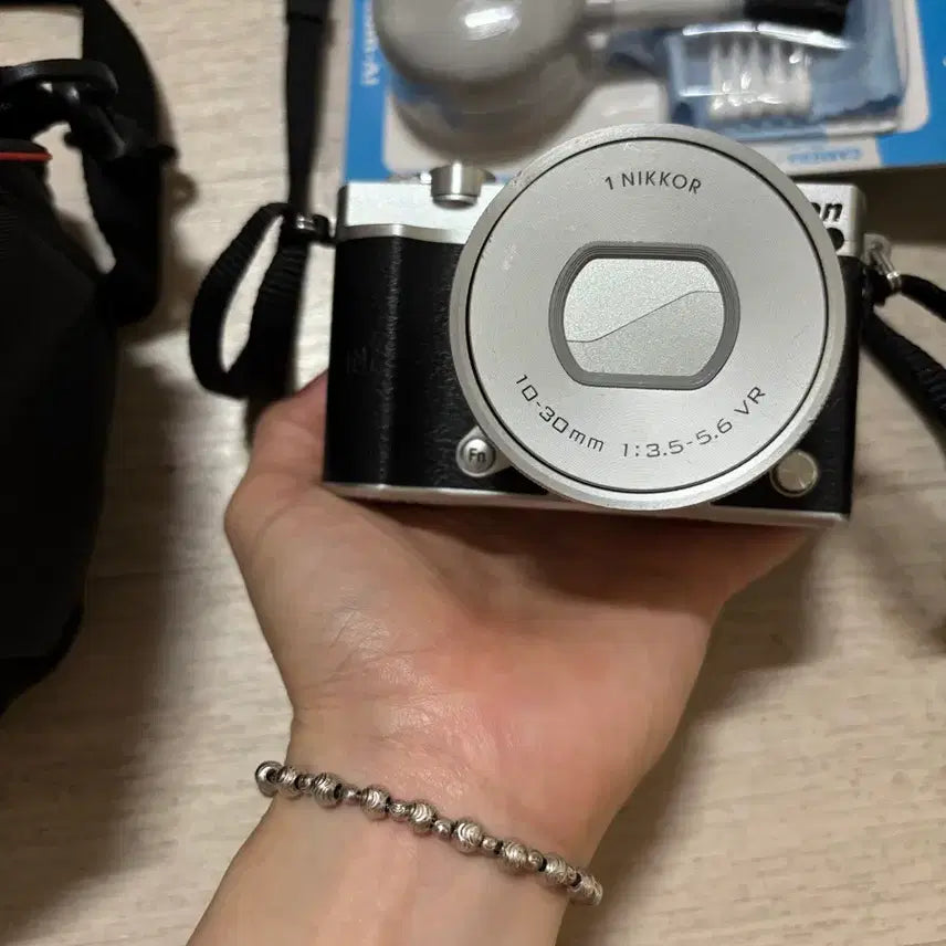 [BUNJANG] Nikon J5 Camera Body with Accessories / 니콘 j5 카메라