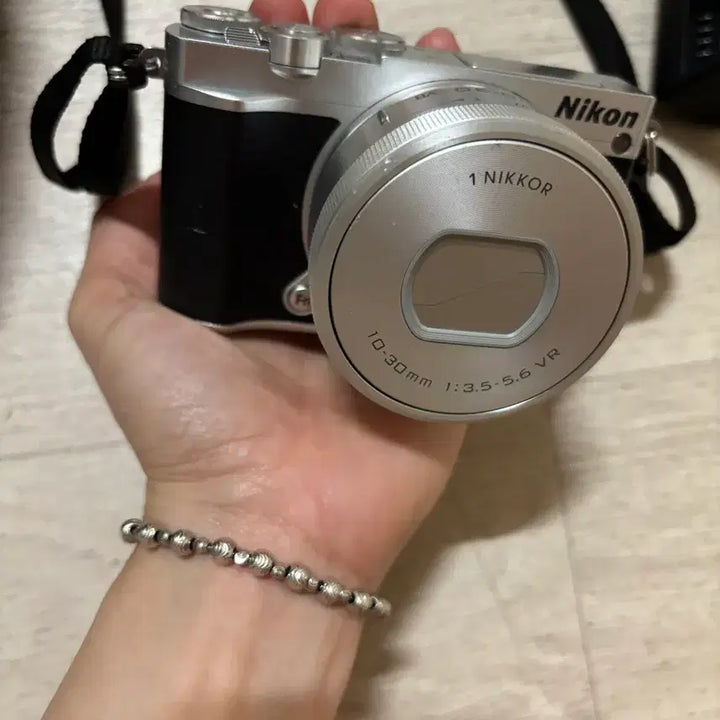 [BUNJANG] Nikon J5 Camera Body with Accessories / 니콘 j5 카메라