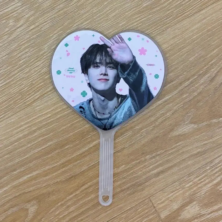 [BUNJANG] The Boyz Younghoon Mini Uchiwa &amp; Fanlight Accessory / 더보이즈 영훈 미니우치와 영훈우치와 응원봉 응원도구