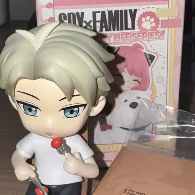 [BUNJANG] Spy x Family Pop Mart Loid Figure / 스파이 패밀리 팝마트 로이드 피규어