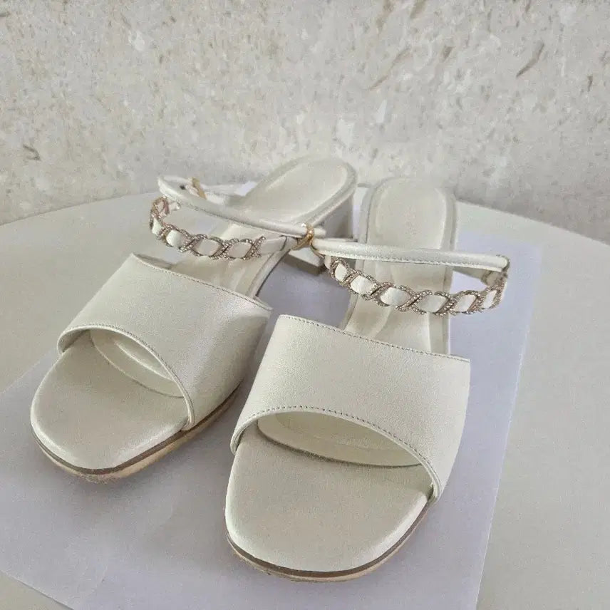 [BUNJANG] SODA White Leather Sandals / *최종가격* [소다] 화이트 샌들/아이보리 샌들/225
