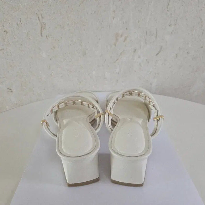 [BUNJANG] SODA White Leather Sandals / *최종가격* [소다] 화이트 샌들/아이보리 샌들/225