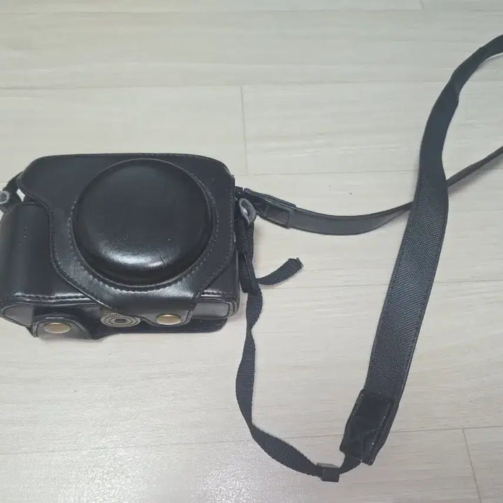 [BUNJANG] Vintage Camera Half Case and Strap / 카메라