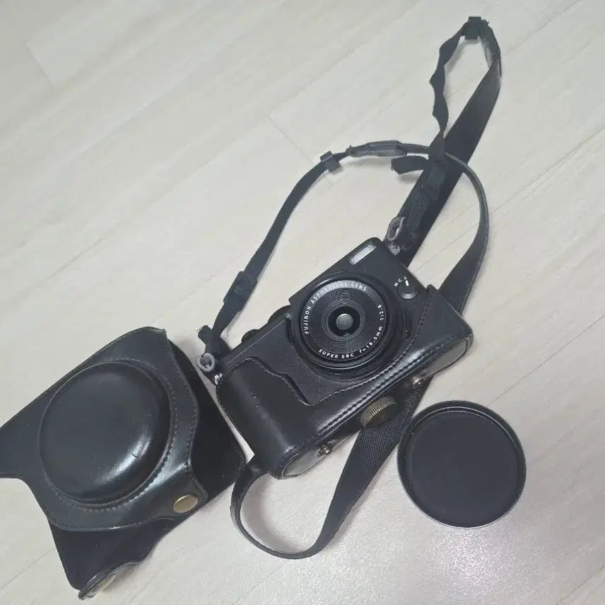 [BUNJANG] Vintage Camera Half Case and Strap / 카메라