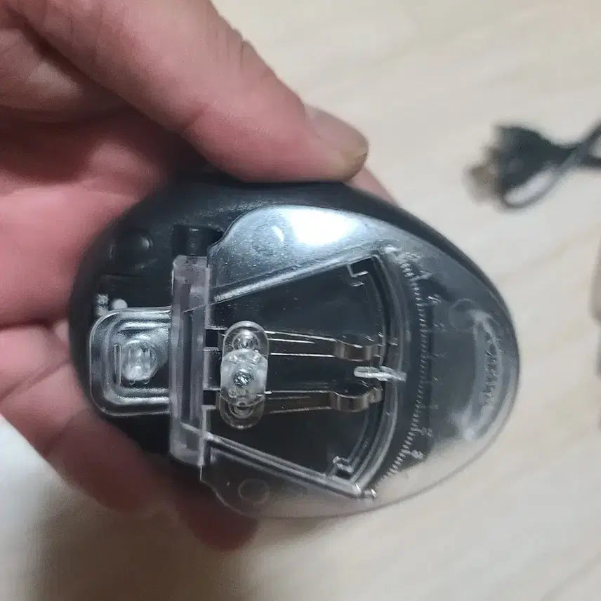 [BUNJANG] Universal Battery Charger (2 Units) / 만능배터리충전기 2개 팔아요
