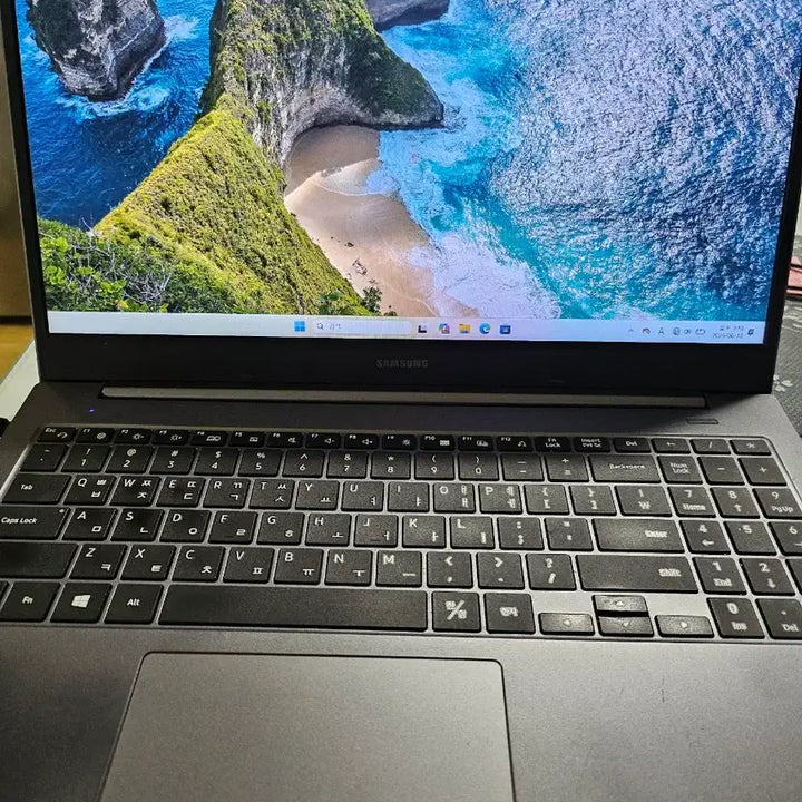 [BUNJANG] Samsung Laptop Plus 2 NT550XDA-KG03G (Intel i5 11th Gen) / 삼성 노트북 플러스2 NT550XDA-KG03G
