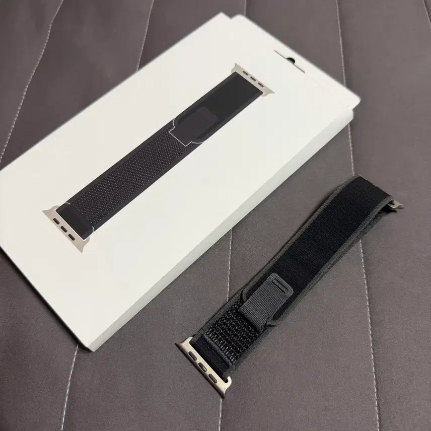 [BUNJANG] Apple Watch Trail Loop Black/Natural Titanium M/L / 애플워치 트레일루프 블랙 내추럴 티타늄 색상 M/L 사이즈
