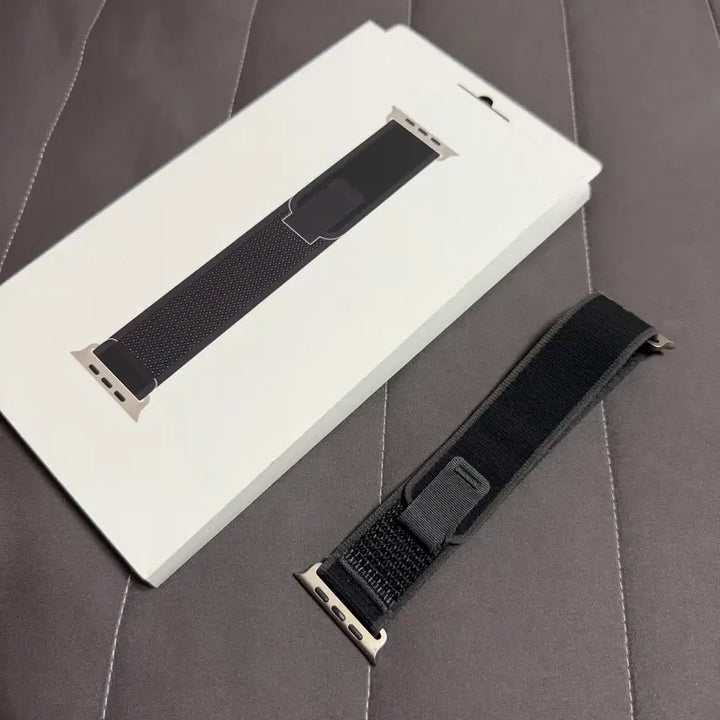 [BUNJANG] Apple Watch Trail Loop Black/Natural Titanium M/L / 애플워치 트레일루프 블랙 내추럴 티타늄 색상 M/L 사이즈