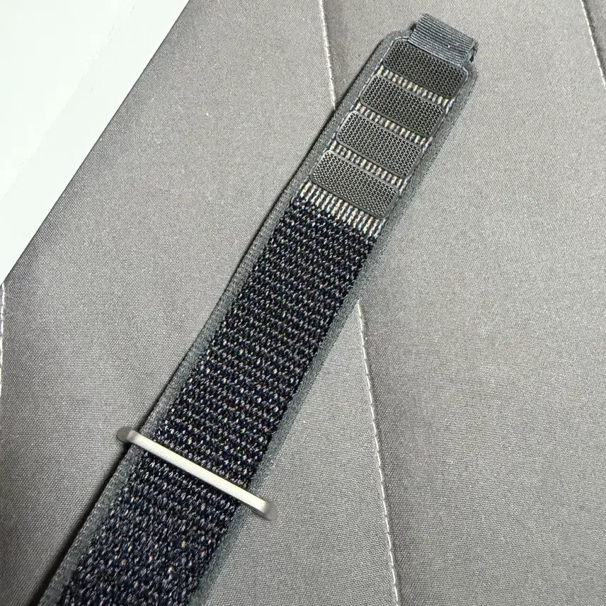 [BUNJANG] Apple Watch Trail Loop Black/Natural Titanium M/L / 애플워치 트레일루프 블랙 내추럴 티타늄 색상 M/L 사이즈