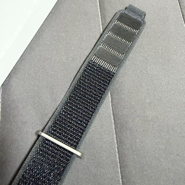 [BUNJANG] Apple Watch Trail Loop Black/Natural Titanium M/L / 애플워치 트레일루프 블랙 내추럴 티타늄 색상 M/L 사이즈