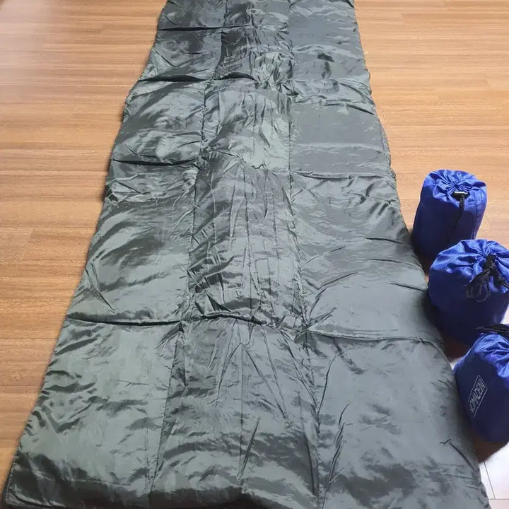 [BUNJANG] Buck 703 Goose Down Sleeping Bag (Olive) + 3 Air Buckets / 벅703 구스다운 침낭 올리브색 +에어버케3개