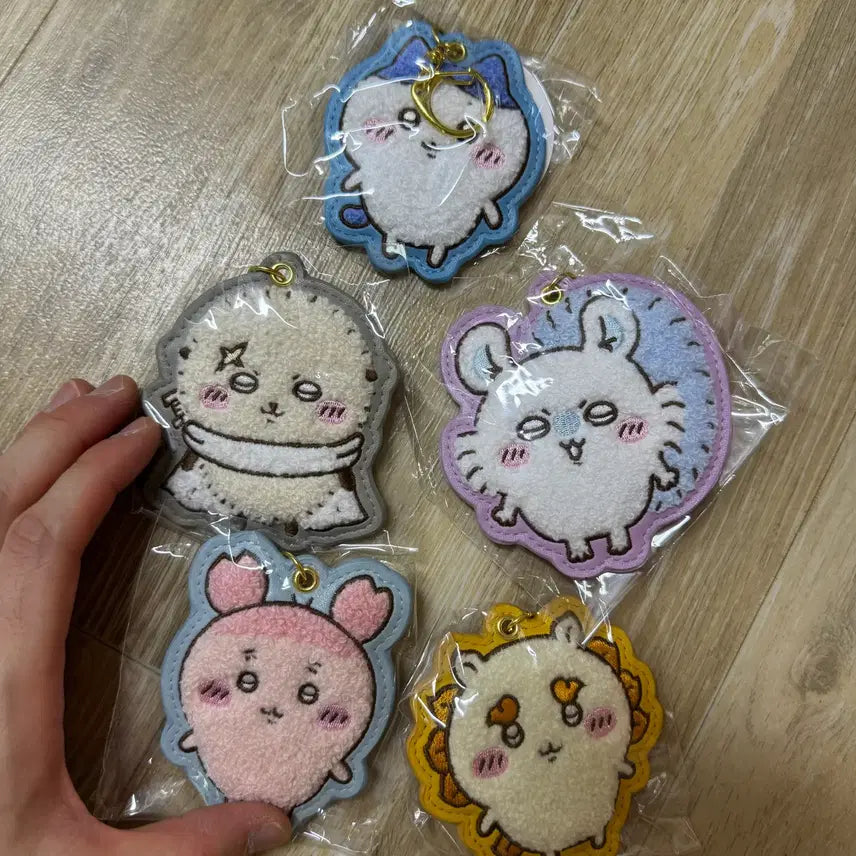 [BUNJANG] Chiikawa Mocchiri Saga Embroidery Keychain Set (Hachiware Character) / 5종세트 치이카와 모코모코 사가라 자수 키홀더 (하치와레 캐릭터)