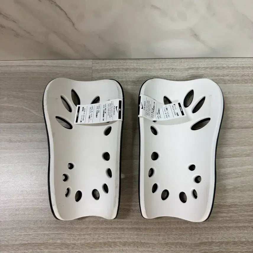 [BUNJANG] Nike Black Soccer Shin Guards / 나이키 축구 정강이 보호대 블랙