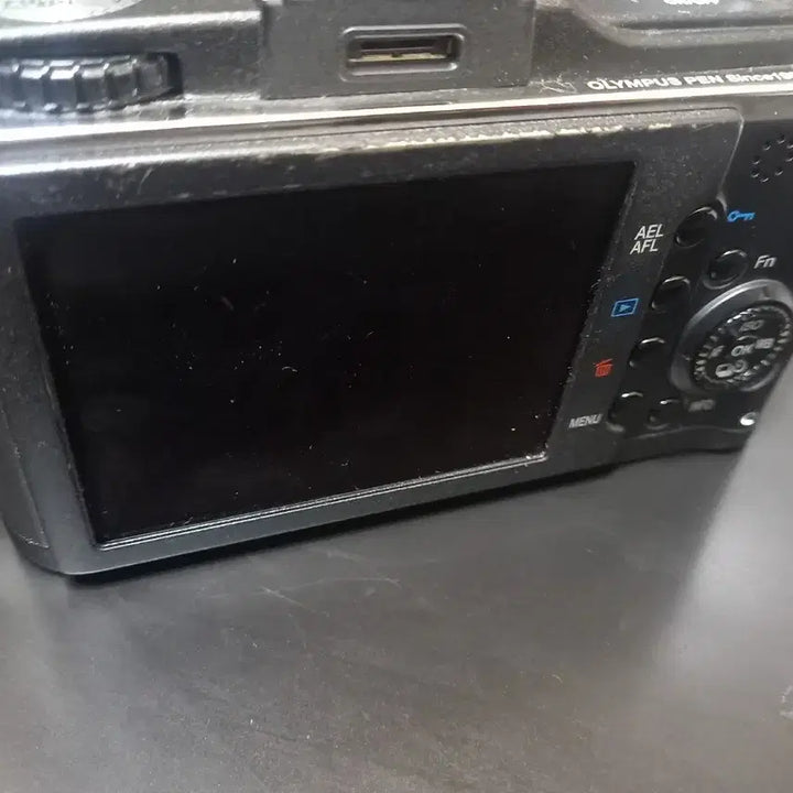 [BUNJANG] Olympus PEN E-P2 Digital Camera with Accessories / 올림푸스 PEN E-P2 디카 (구성품 포함)