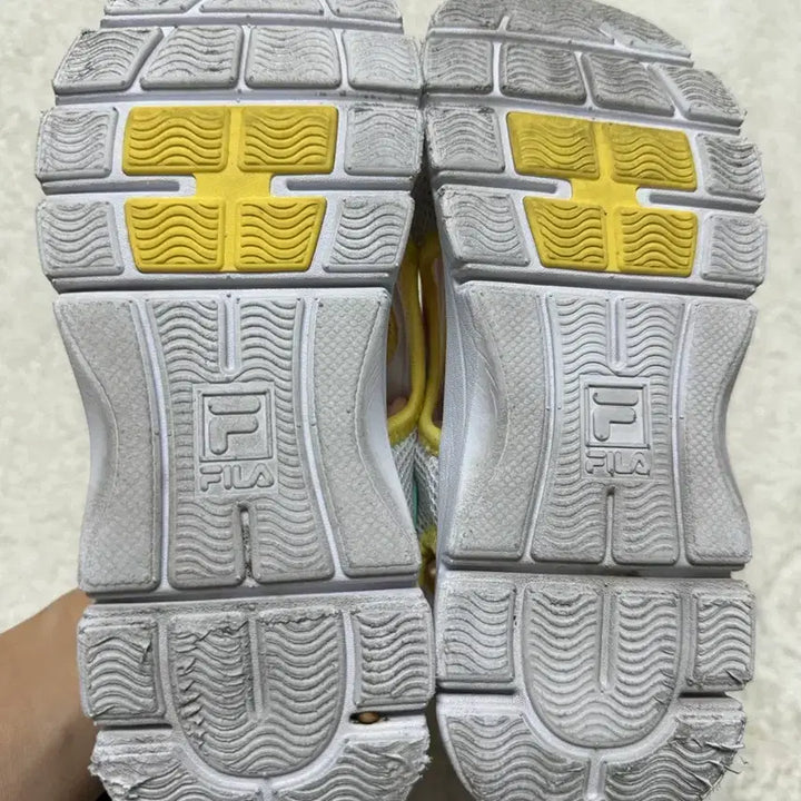 [BUNJANG] Fila Kids Sandals Pink Yellow Size 190 / 휠라 키즈 샌들 핑크 옐로우 190