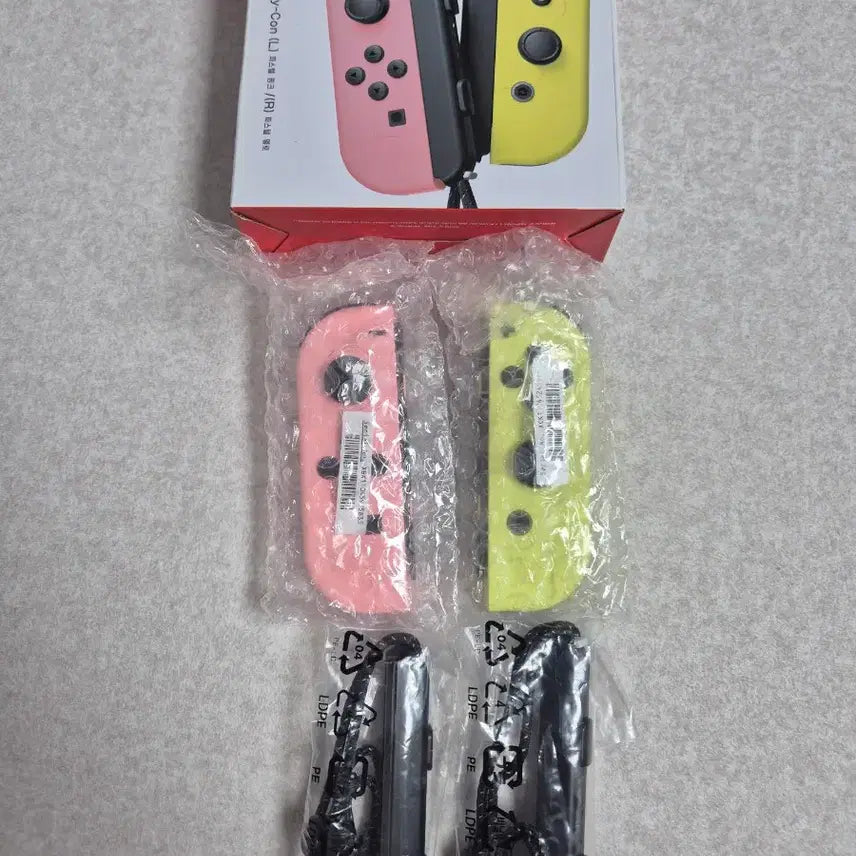 [SOLD OUT] 닌텐도 스위치 조이콘 파스텔 핑크/파스텔 옐로