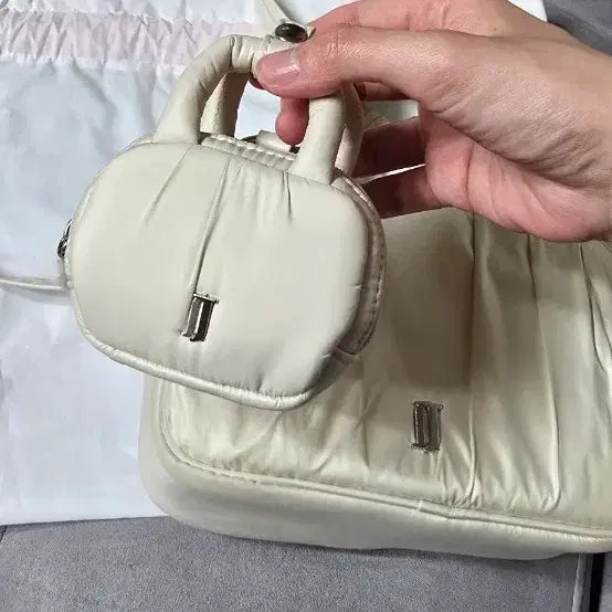 [BUNJANG] J.ESTINA Crossbody Bag and Mini Bag Keychain Set / 제이에스티나 크로스백과 미니백 키링