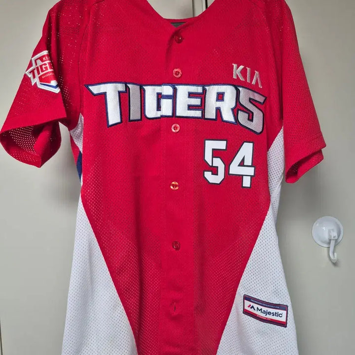 [BUNJANG] Kia Tigers Yang Hyeon-jong Baseball Jersey - Size 100 / 기아타이거즈 유니폼 100사이즈 양현종 마킹 팝니다