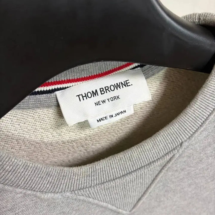 [BUNJANG] Thom Browne Striped Armband Sweatshirt Grey Size 3 / [3/정품] 톰브라운 사선완장 맨투맨 그레이