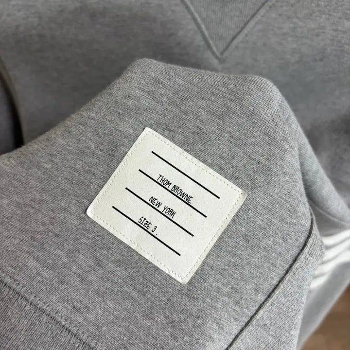 [BUNJANG] Thom Browne Striped Armband Sweatshirt Grey Size 3 / [3/정품] 톰브라운 사선완장 맨투맨 그레이