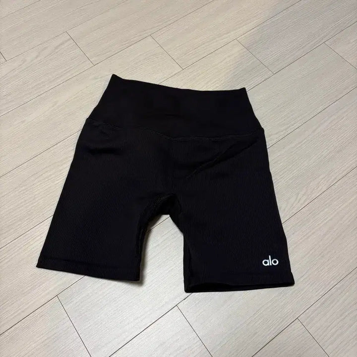 [BUNJANG] Alo Bike Shorts XS / 알로 바이크 쇼츠 XS사이즈
