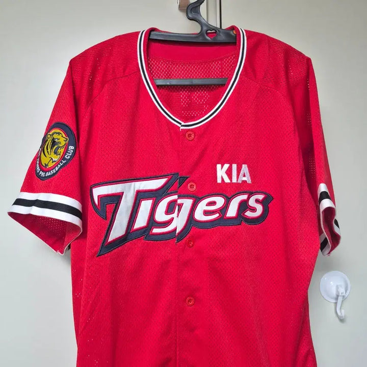 [BUNJANG] Kia Tigers Yang Hyeon-jong Old Edition Baseball Jersey (Size 110) / 기아타이거즈 타이거즈 올드 유니폼 110사이즈 양현종 마킹 판매합니다