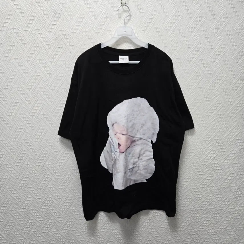 [BUNJANG] Acmedrawi Winter Girl Black T-Shirt / 타119 아크메드라비 겨울소녀 블랙 반팔티 2