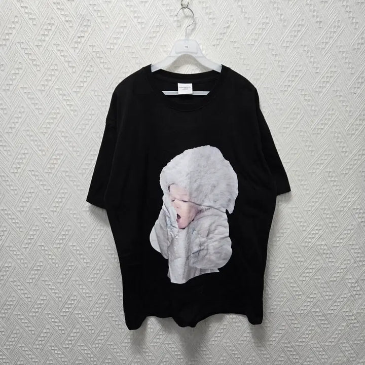 [BUNJANG] Acmedrawi Winter Girl Black T-Shirt / 타119 아크메드라비 겨울소녀 블랙 반팔티 2
