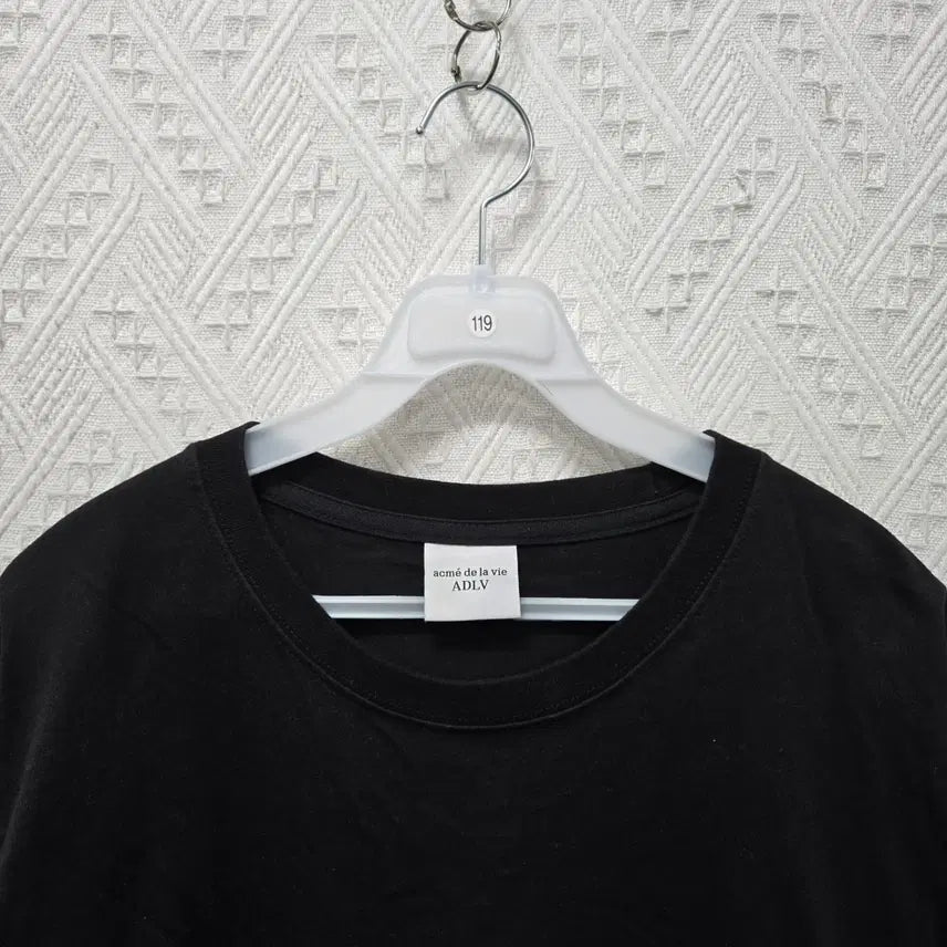 [BUNJANG] Acmedrawi Winter Girl Black T-Shirt / 타119 아크메드라비 겨울소녀 블랙 반팔티 2