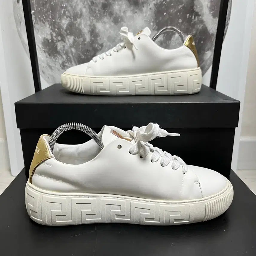 [BUNJANG] Versace White Gold Logo Sneakers Size 37 / 정품 37) 베르사체 화이트 골드 로고 스니커즈 235~240