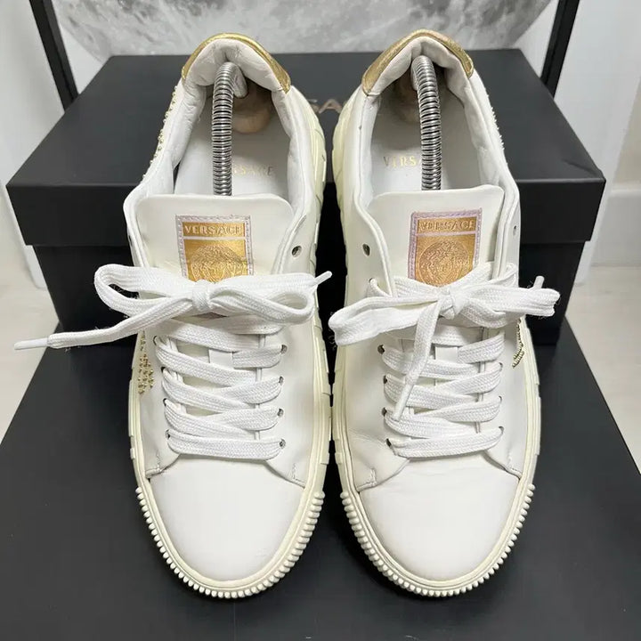 [BUNJANG] Versace White Gold Logo Sneakers Size 37 / 정품 37) 베르사체 화이트 골드 로고 스니커즈 235~240