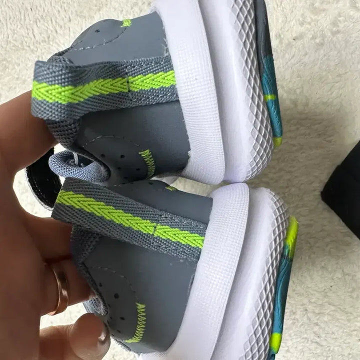 [BUNJANG] Under Armour Running Shoes Gray/Neon 165 / 언더아머 운동화 그레이/형광 165