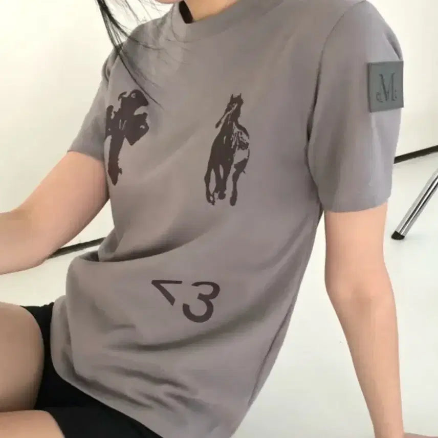 [BUNJANG] MUCENT Antique Horse Graphic Short Sleeve T-Shirt / MUCENT 무센트 엔틱 크로스 포니 반팔티 Free