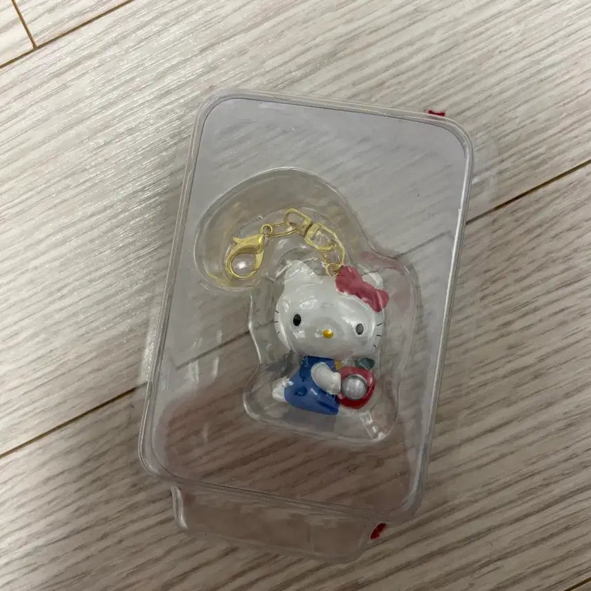 [BUNJANG] Undercover x Hello Kitty Collaboration Figure / 언더커버X헬로키티