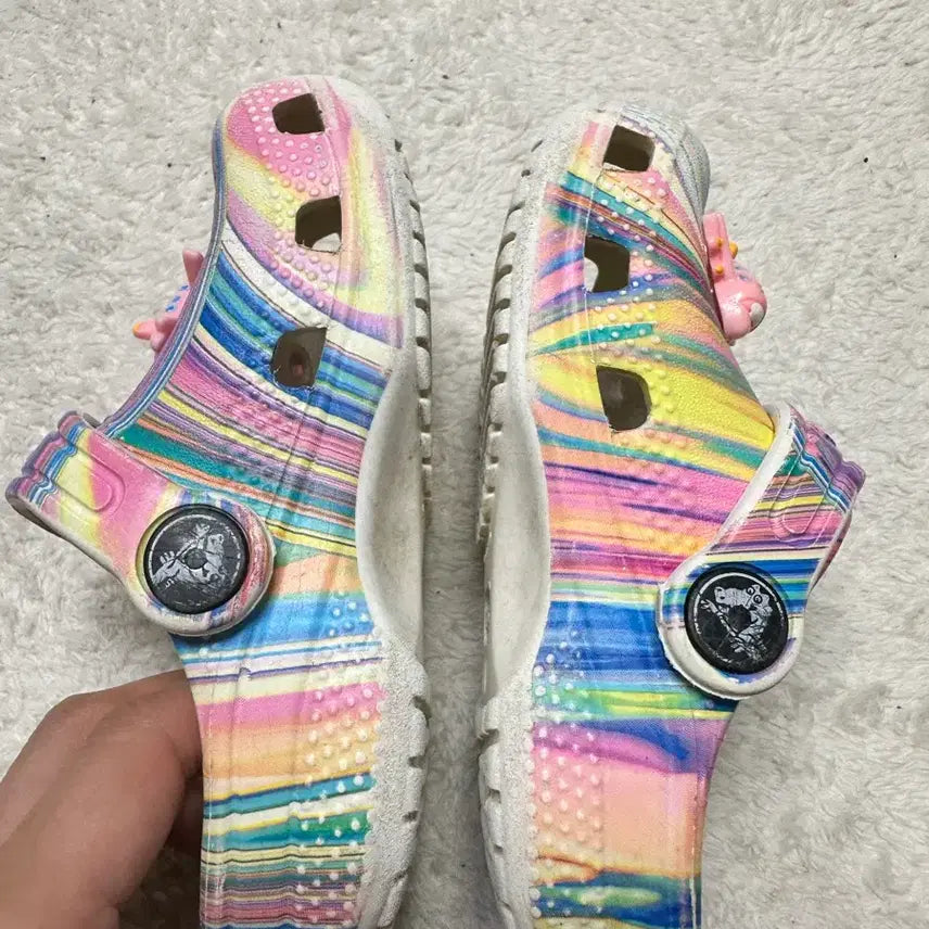[BUNJANG] Crocs Marvel Pattern Clogs / 크록스 지비츠 마블 패턴 뮬 140