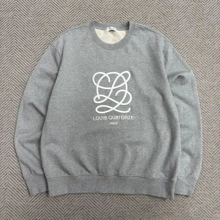 [BUNJANG] Louis Quatorze Embroidered Big Logo Sweatshirt / 루이까또즈 자수 빅로고 맨투맨 v4532