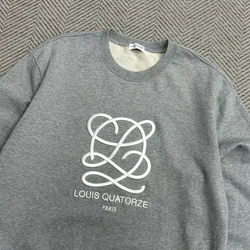 [BUNJANG] Louis Quatorze Embroidered Big Logo Sweatshirt / 루이까또즈 자수 빅로고 맨투맨 v4532