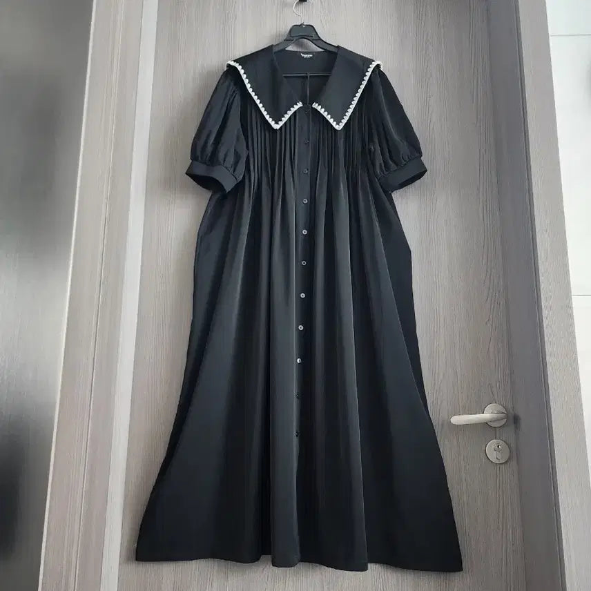 [BUNJANG] Heylin New York Sailor Collar Open Front Long Dress Black / 헤이린뉴욕 트리밍 세일러 빅카라 오픈형 롱원피스