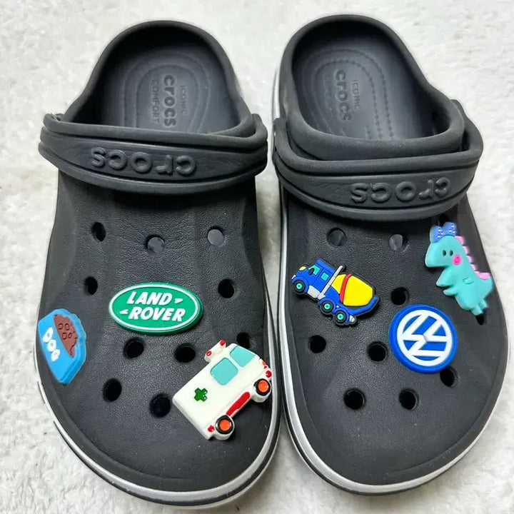 [BUNJANG] Crocs Black Sandals with Jibbitz (Size 200) / 크록스 검정색 샌들 (지비츠 포함) 200