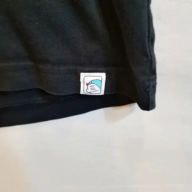 [BUNJANG] Uniqlo Doraemon Graphic T-Shirt / 도라에몽 유니클로 티셔츠 블랙