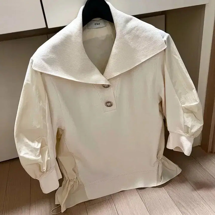 [BUNJANG] Ozzie Coen Sailor Collar Short Sleeve Blouse Ivory / 23년 한섬 오즈세컨 니트 바스락 세일러카라 반팔 블라우스 아이보리 퍼프