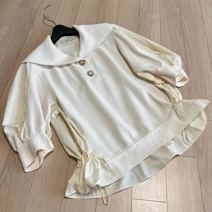 [BUNJANG] Ozzie Coen Sailor Collar Short Sleeve Blouse Ivory / 23년 한섬 오즈세컨 니트 바스락 세일러카라 반팔 블라우스 아이보리 퍼프