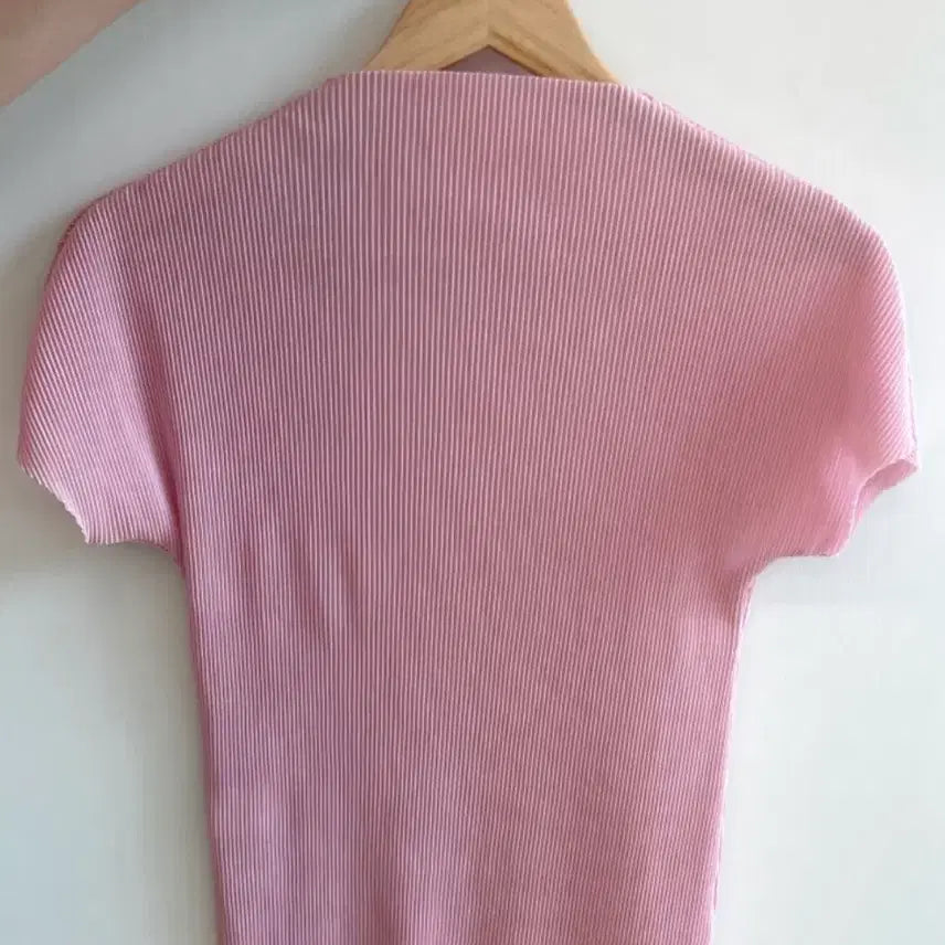 [BUNJANG] Understanding Pleated Half-Neck Short-Sleeve T-Shirt Pink / 언더스탠딩 플리츠 반하이넥 반팔 티셔츠 핑크